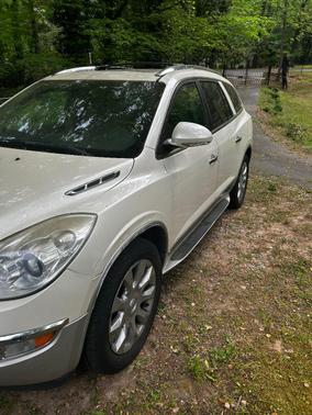 White 2011 Buick Enclave 2XL