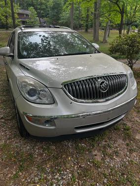 White 2011 Buick Enclave 2XL