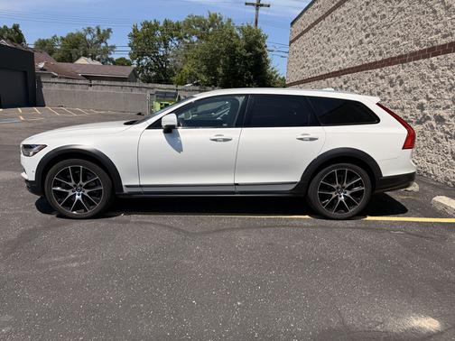 White 2020 Volvo V90 Cross Country T6