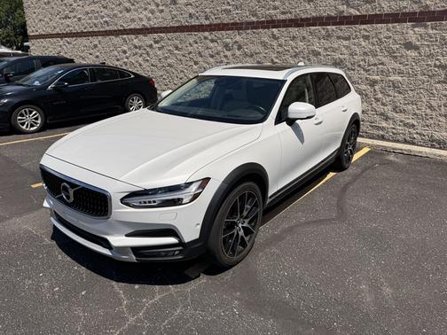White 2020 Volvo V90 Cross Country T6