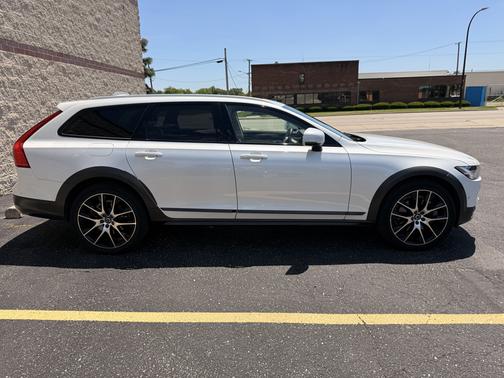 White 2020 Volvo V90 Cross Country T6