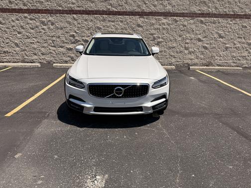 White 2020 Volvo V90 Cross Country T6