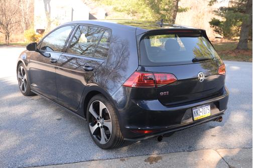 2017 Volkswagen Golf GTI SE 4-Door