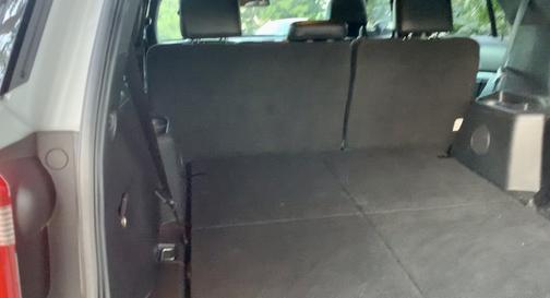 Photo 4 of 13 of 2017 Ford Explorer XLT