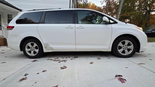 2011 Toyota Sienna LE