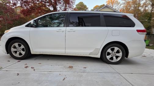 2011 Toyota Sienna LE