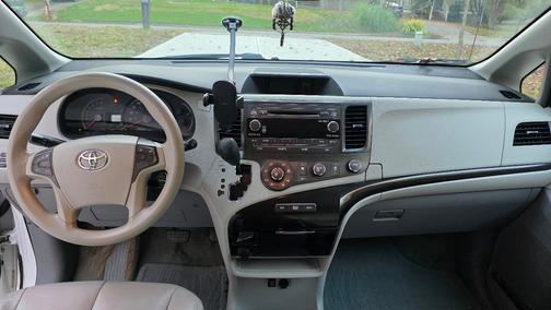 2011 Toyota Sienna LE