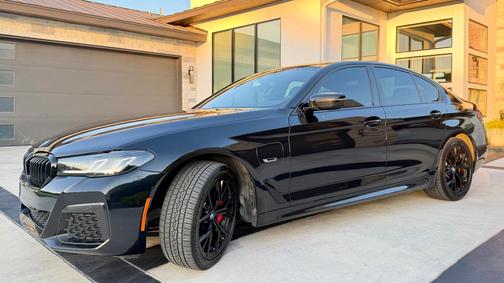 Black 2023 BMW 530e Base