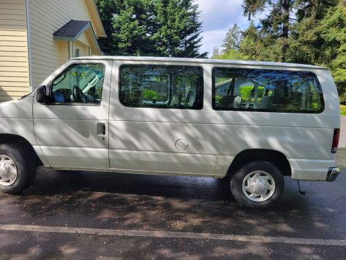 2006 Ford E350 Super Duty XL Wagon