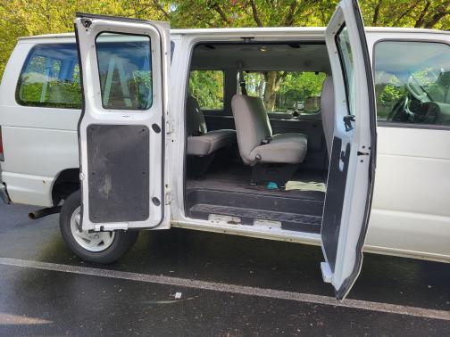 2006 Ford E350 Super Duty XL Wagon