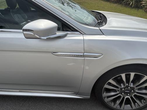 2017 Lincoln Continental Select