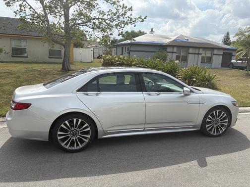 2017 Lincoln Continental Select
