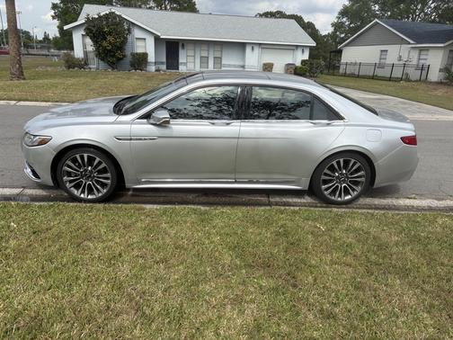 2017 Lincoln Continental Select