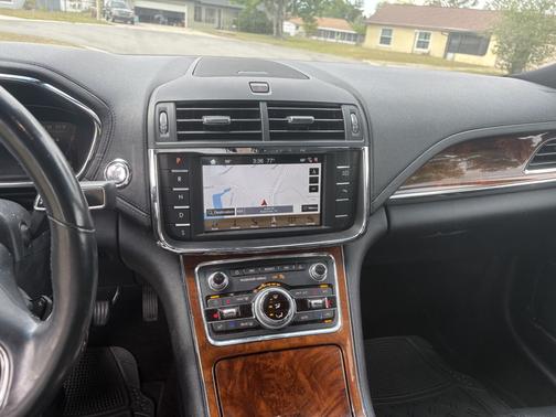 2017 Lincoln Continental Select
