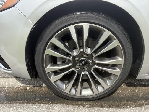 2017 Lincoln Continental Select