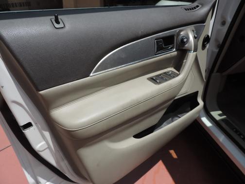2011 Lincoln MKX Base