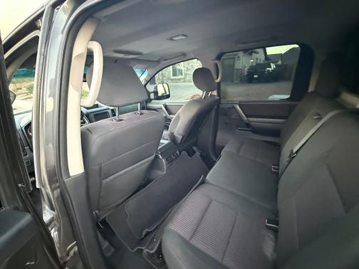 2012 Nissan Titan SV