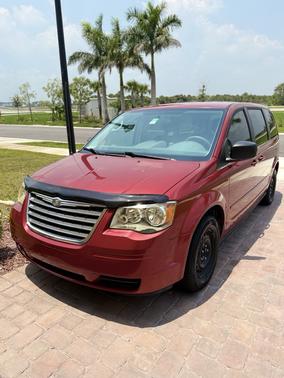 2010 Chrysler Town & Country LX