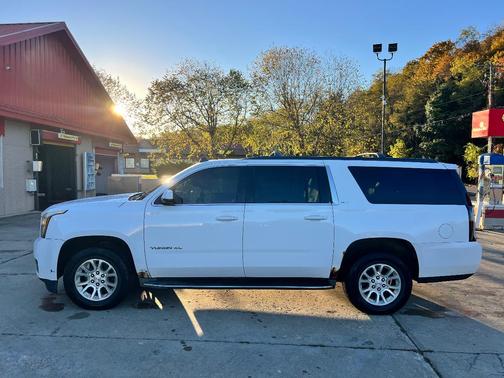 White 2015 GMC Yukon XL 1500 SLT