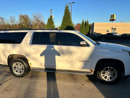 White 2015 GMC Yukon XL 1500 SLT