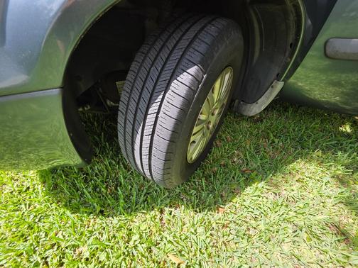 Green 2007 Chrysler Town & Country Base