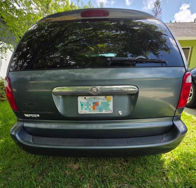 Green 2007 Chrysler Town & Country Base