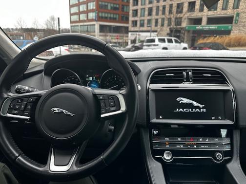 2020 Jaguar F-PACE 30t Prestige