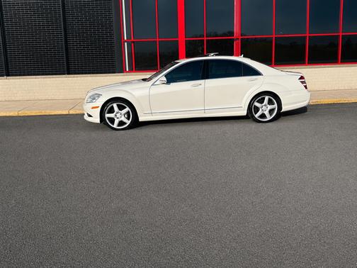 White 2009 Mercedes-Benz S-Class S 550 4MATIC