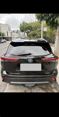 Black 2020 Toyota Highlander Hybrid XLE