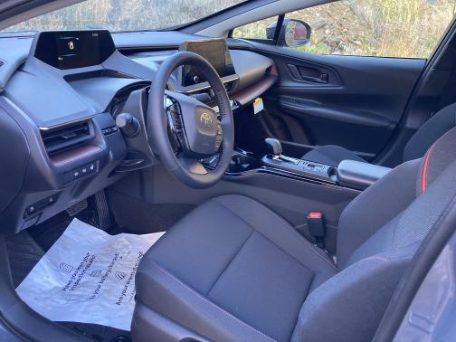 2025 Toyota Prius Plug-In Hybrid SE