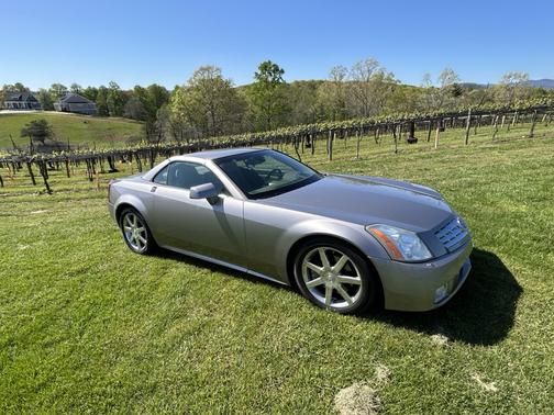 Beige 2005 Cadillac XLR Base