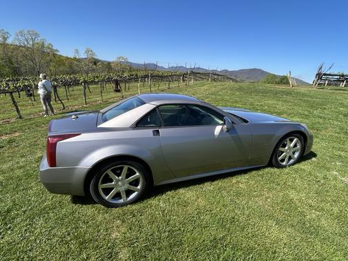 Beige 2005 Cadillac XLR Base