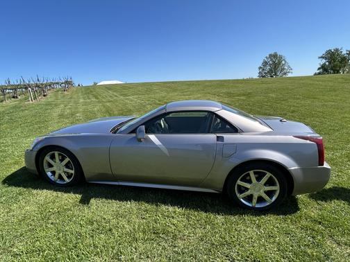 Beige 2005 Cadillac XLR Base