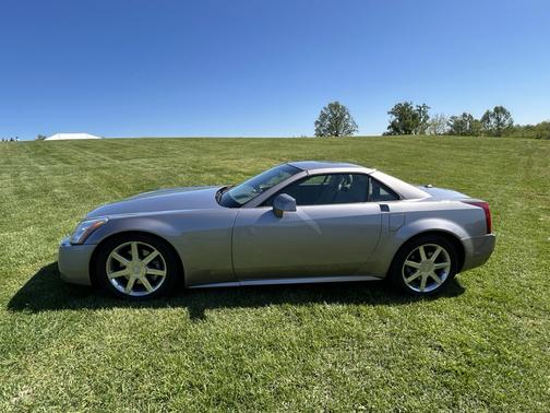 Beige 2005 Cadillac XLR Base