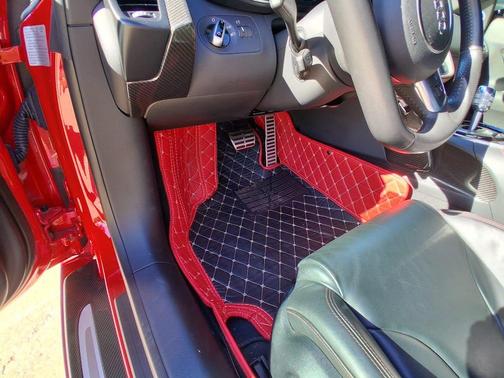 Red 2015 Audi R8 5.2 plus