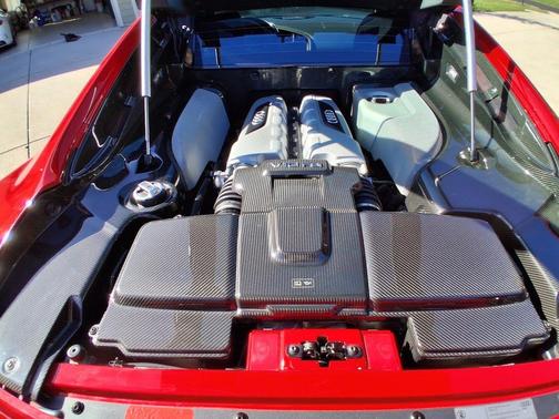 Red 2015 Audi R8 5.2 plus