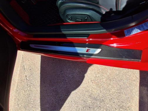 Red 2015 Audi R8 5.2 plus