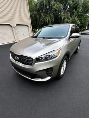 Gray 2019 Kia Sorento LX
