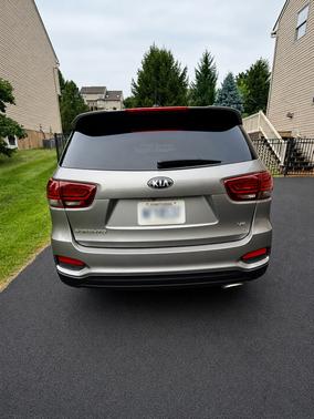 Gray 2019 Kia Sorento LX