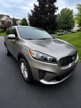 Gray 2019 Kia Sorento LX
