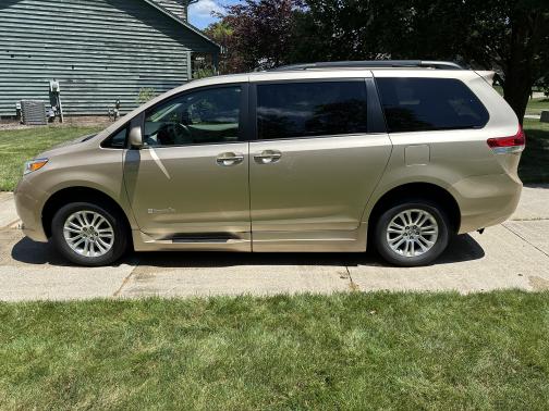 2012 Toyota Sienna XLE