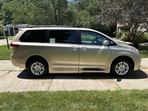 2012 Toyota Sienna XLE
