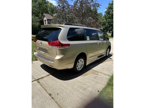 2012 Toyota Sienna XLE