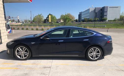 2015 Tesla Model S 85D