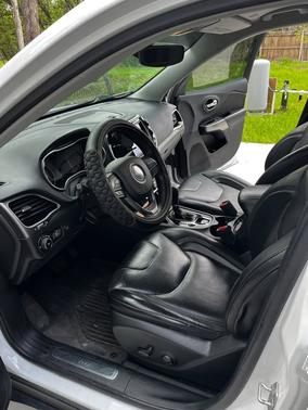 White 2019 Jeep Cherokee Limited