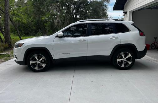 White 2019 Jeep Cherokee Limited