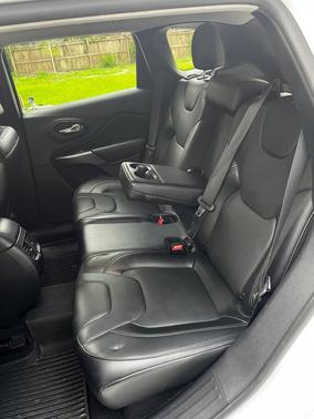 White 2019 Jeep Cherokee Limited