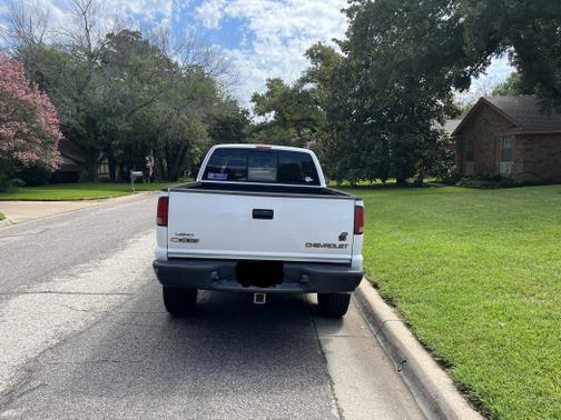 Photo 4 of 5 of 2001 Chevrolet S-10 LS Extended Cab