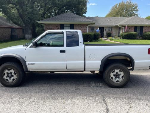 Photo 5 of 5 of 2001 Chevrolet S-10 LS Extended Cab