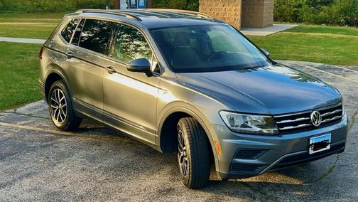 Gray 2021 Volkswagen Tiguan 2.0T SE
